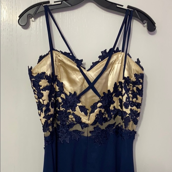 Bridesmaids or prom dress - Picture 2 of 4